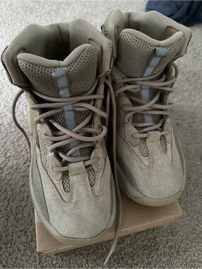 Yeezy Kids High-Top Boots in Tan